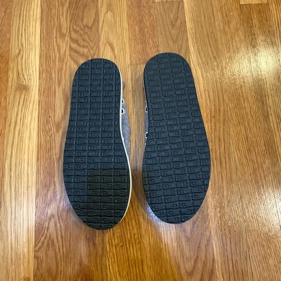 Men’s sanuk pick pocket slip on shoes - Size 8