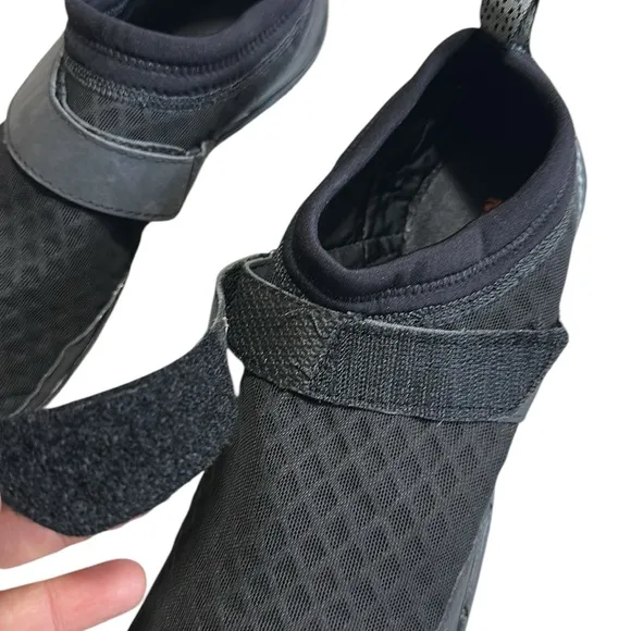 Merrell NWOBOX Hydro Glove Water Shoe in Black Slip-On Vibram Wavegrip Size 9