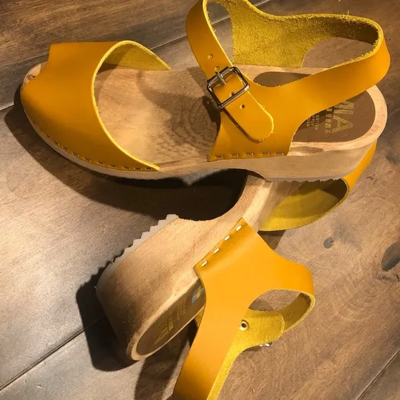 MIA “Anja “ clogs / sandals NWOT