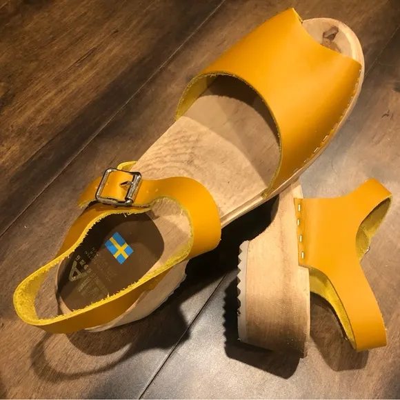 MIA “Anja “ clogs / sandals NWOT