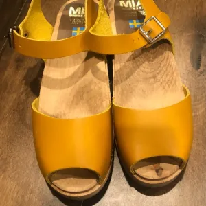 MIA “Anja “ clogs / sandals NWOT
