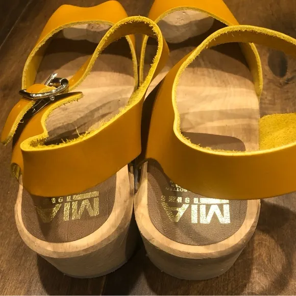 MIA “Anja “ clogs / sandals NWOT