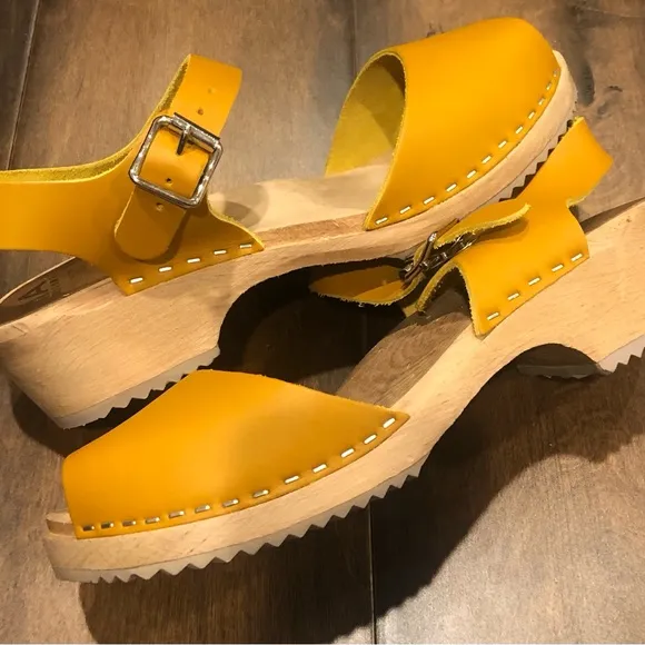 MIA “Anja “ clogs / sandals NWOT