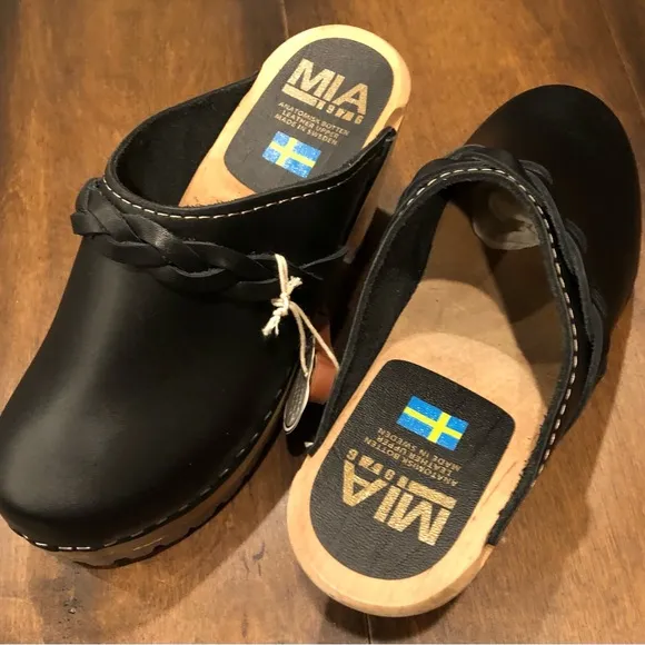 MIA Elsa clogs NWT