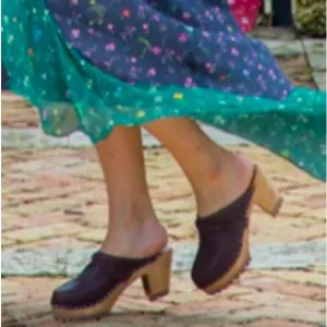 MIA Elsa clogs NWT