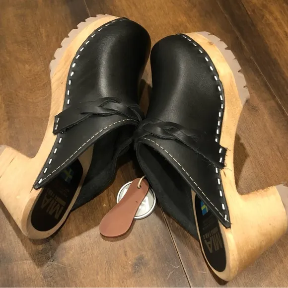 MIA Elsa clogs NWT