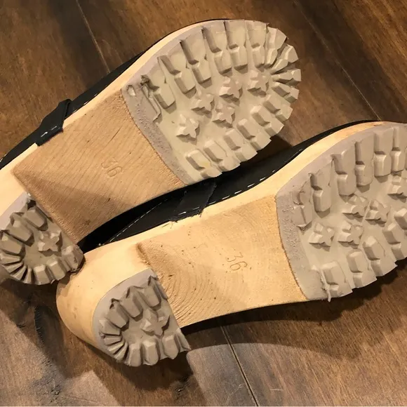MIA Elsa clogs NWT