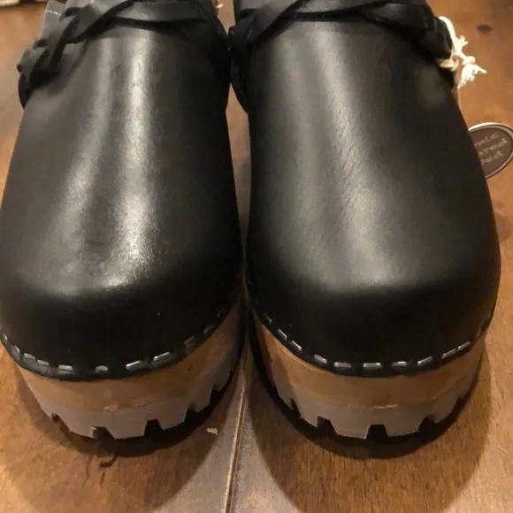 MIA Elsa clogs NWT