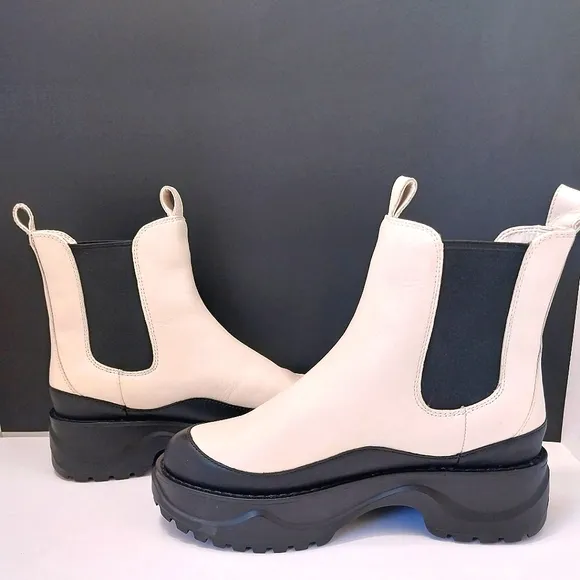 Michael Kors Dupree Two Tone Leather Boots,‎ NEW, Size 6.5