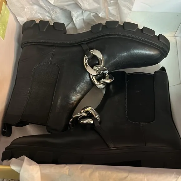 Michael Kors Scarlett Leather Boots size 5