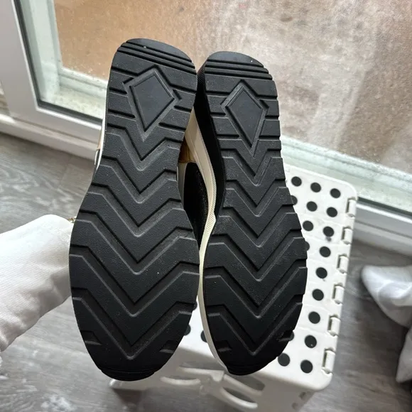 Michael Kor’s Women Trainer Wedge Sneakers Black White Gold Platform size 9.5