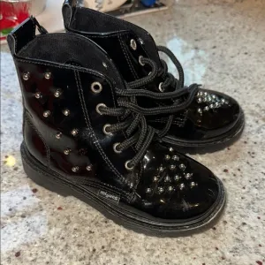Migues size 25 or 8.5/9 black studded lace up boots for toddler