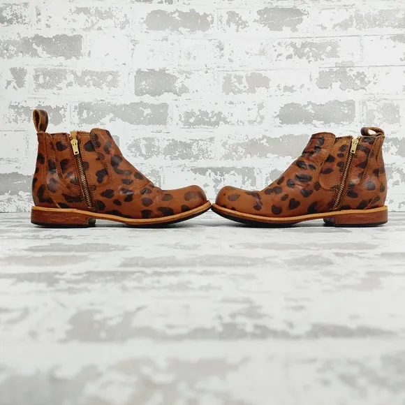 Mikoleon Kids Brown Animal Print Leather Round Toe Chelsea Boots F484