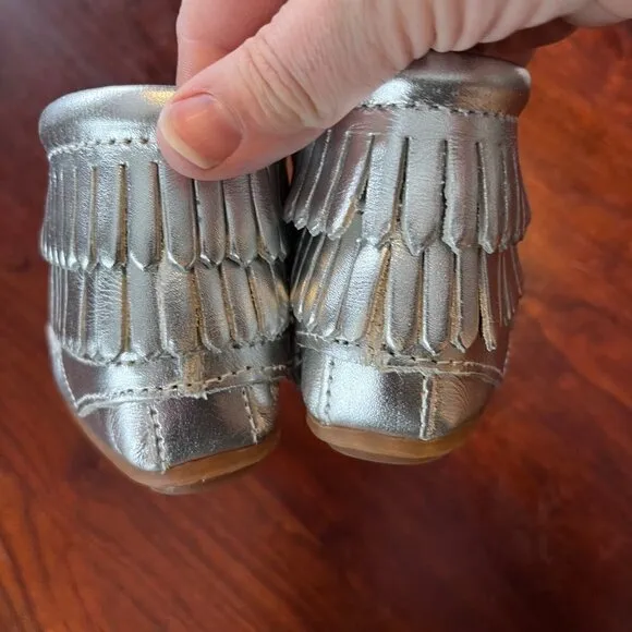 Minnetonka Aria Silver Moccasin Boots Size 4 - NIB