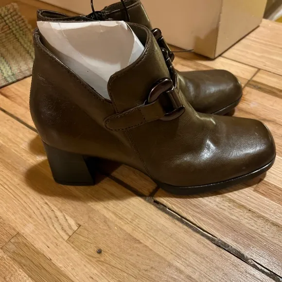Miz Mooz Leather Buckled Ankle Boots Vino Olive 38/7.5