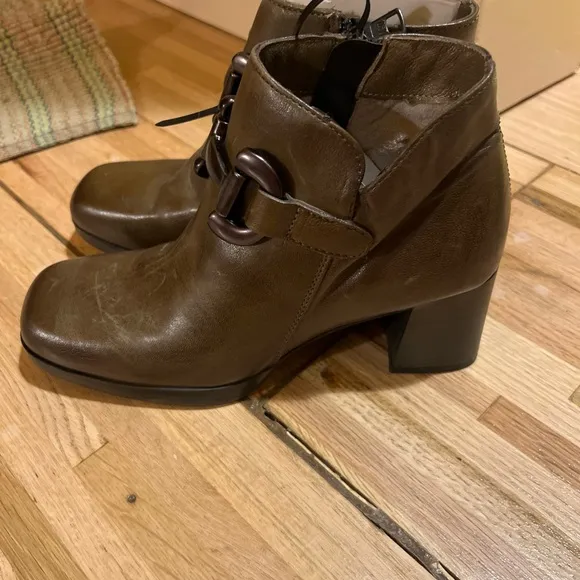 Miz Mooz Leather Buckled Ankle Boots Vino Olive 38/7.5