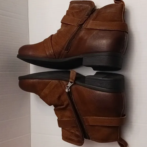 Miz Mooz Suzy size 42(11W) women's leather hazlenut brown ankle boots.