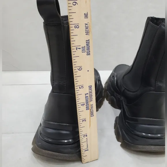 Moncler Genius Chelsea Boots size 40 US men's 7 women's 9 black leather lug sole