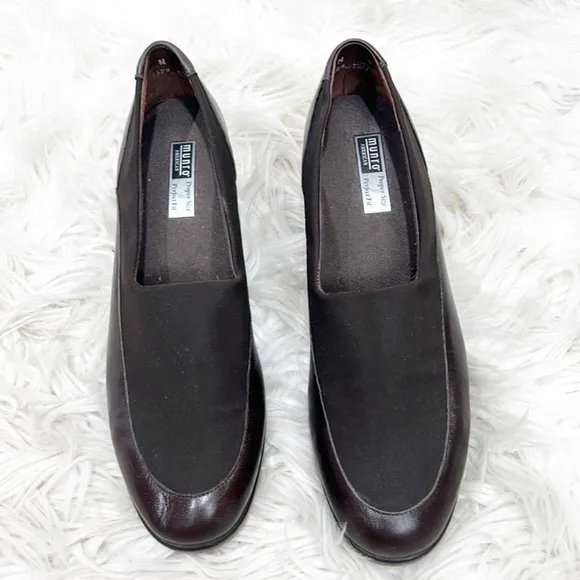 Munro Kayla Brown leather stretch walking wedge 9N