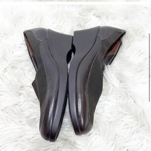 Munro Kayla Brown leather stretch walking wedge 9N