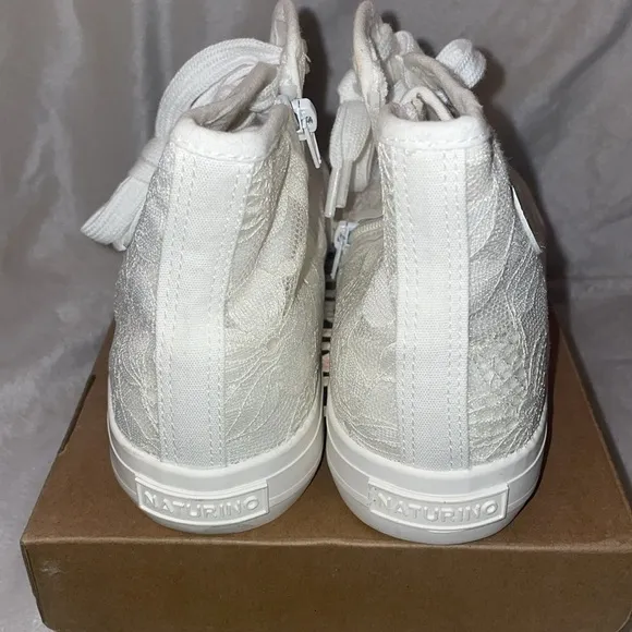 NATURINO YLFAS White Lace High-Top Sneakers