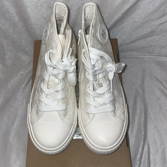 NATURINO YLFAS White Lace High-Top Sneakers