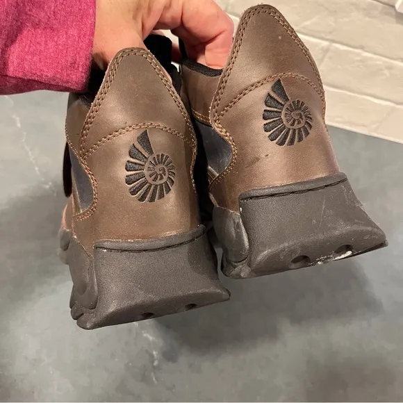 Nautilus sz 7 N1562 brown EH metatarsal safety work boots