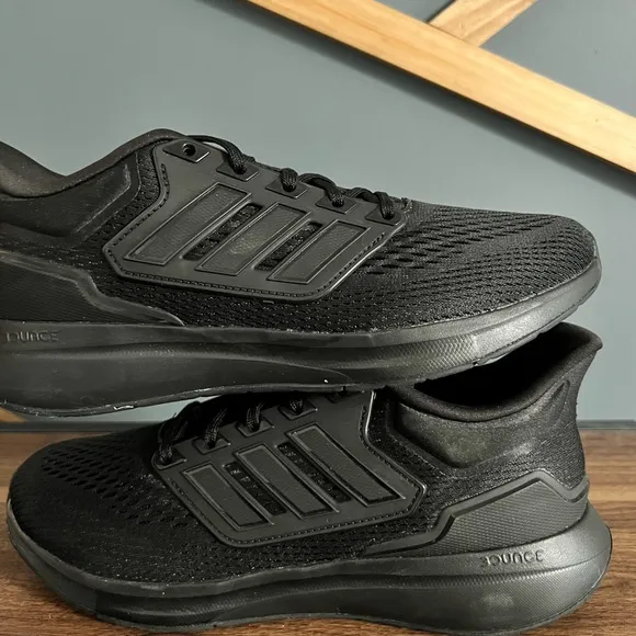New Adidas EQ21 Run Men’s Running Shoe Size: 8.5 Black