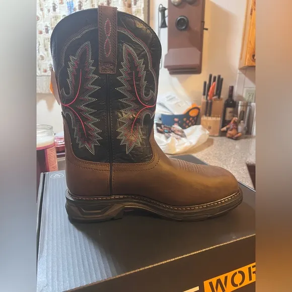 New! Ariat work boots composite toe size 9 EE Wide $250