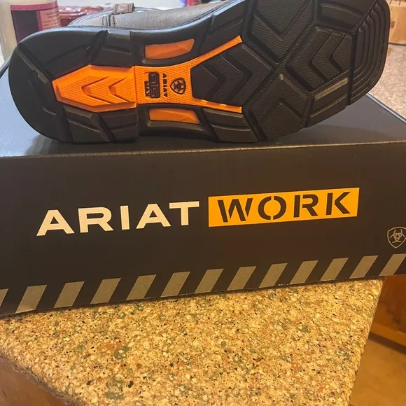 New! Ariat work boots composite toe size 9 EE Wide $250