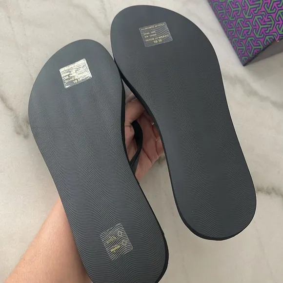 New, Authentic TORY BURCH Black KIRA FLIP-FLOP Sandals shoes size 9 or 10 SALE