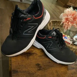New Balance Black and White Athletic Shoes for men’s size (9.5)