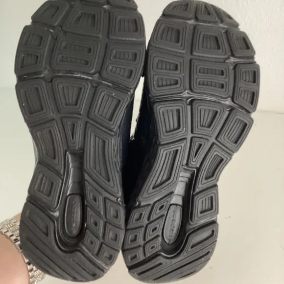 new balance kids leather running walking shoes size US 13.5 Black NEW