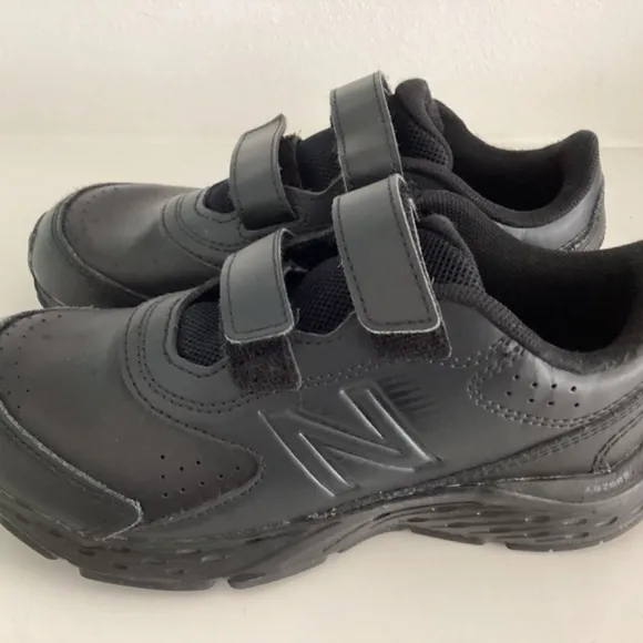 new balance kids leather running walking shoes size US 13.5 Black NEW