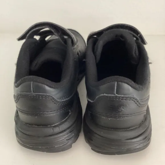 new balance kids leather running walking shoes size US 13.5 Black NEW