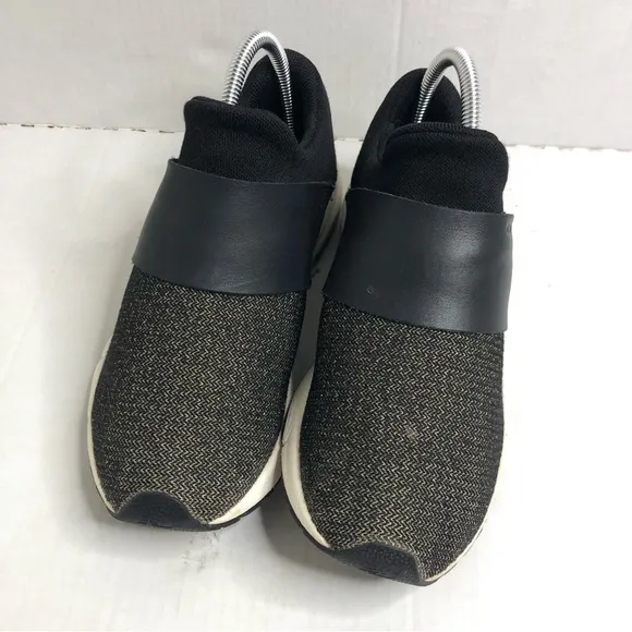 New Balance Sneakers Shoes Womens Size 8.5 Yazee Rush Slip On Shoes Black