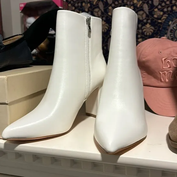 New boots size 7 ~ pointed Toe 3” Heels free with bundle purchase