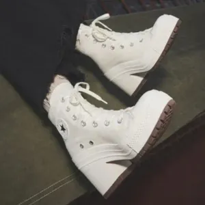 New! Converse Women's Chuck 70 De Luxe Platform Chunky Heeled Sneaker High Top