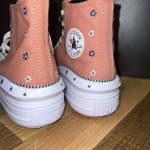 New Converse Women's Chuck Taylor All Star Move Platform Daisies Peach Sneakers
