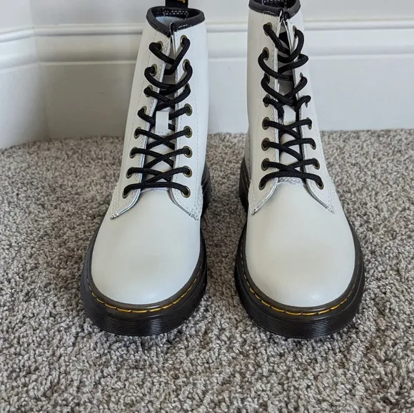 NEW Doc Marten 1460 Smooth Leather White Boots sz 6