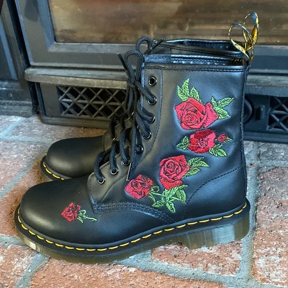 NEW Dr. Martens 1460 Vonda Women's Size 7 Red Rose Embroidered Leather BLACK