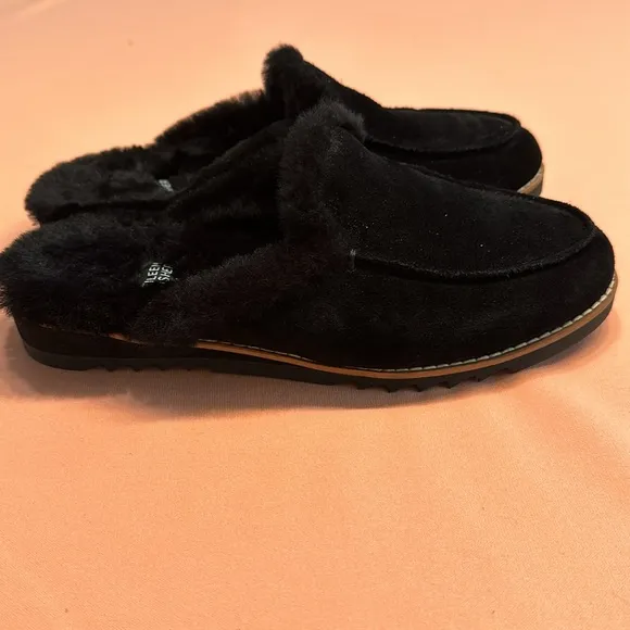 New Eileen Fisher suede shoes. Size 7 1/2. Black.