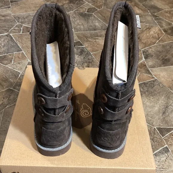New in Box Aussie Merino Women’s Chocolate Phillips Boots Sz 6