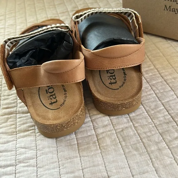 New in box Taos Brown Leather Symbol Sandals size 9 women’s outdoor summer comfy