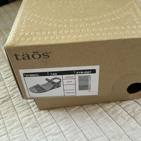New in box Taos Brown Leather Symbol Sandals size 9 women’s outdoor summer comfy