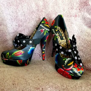 NEW IRONFIST 7” STILETTOS — Size 7