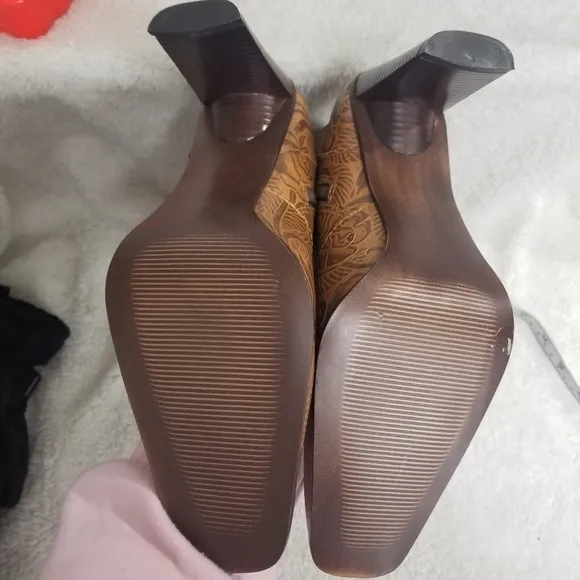 NEW! Matisse tooled leather booties