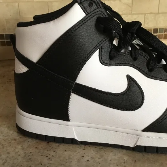 NEW Nike Men’s Dunk High Top Retro Panda Sneakers