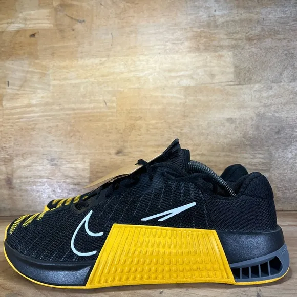 NEW Nike Metcon 9 TB Mens Sz 11 Training Shoes Sneakers Black Yellow FD5431-004
