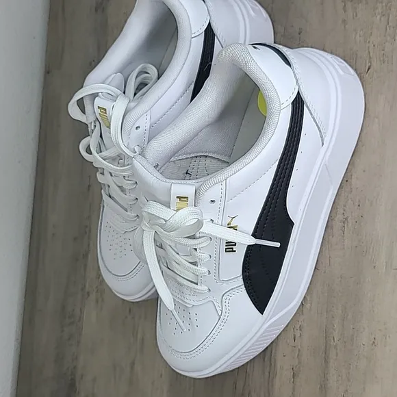 NEW Puma Platform Sneakers
